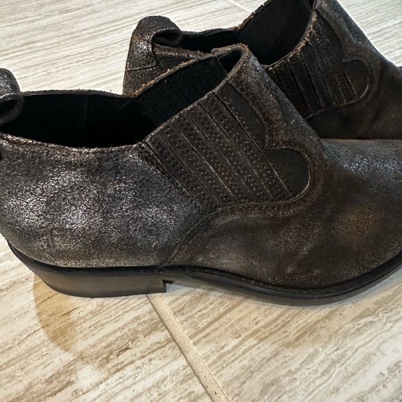 NWOT women’s Frye bootie metallic, distressed cowboy boots     size 9 5 - Picture 7 of 13